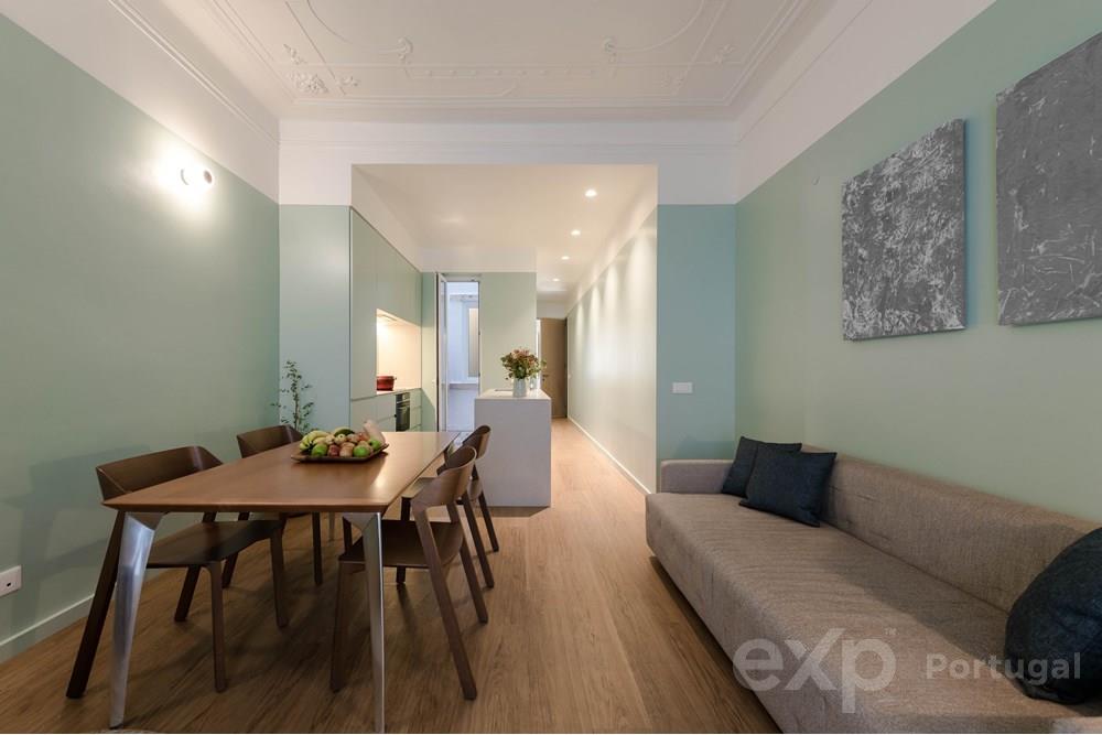 VERY SPECIAL 3-BEDR. APARTMENT ON HIGH GROUND FLOOR WITH TERRACE, PENHA DE FRANÇA, LISBON